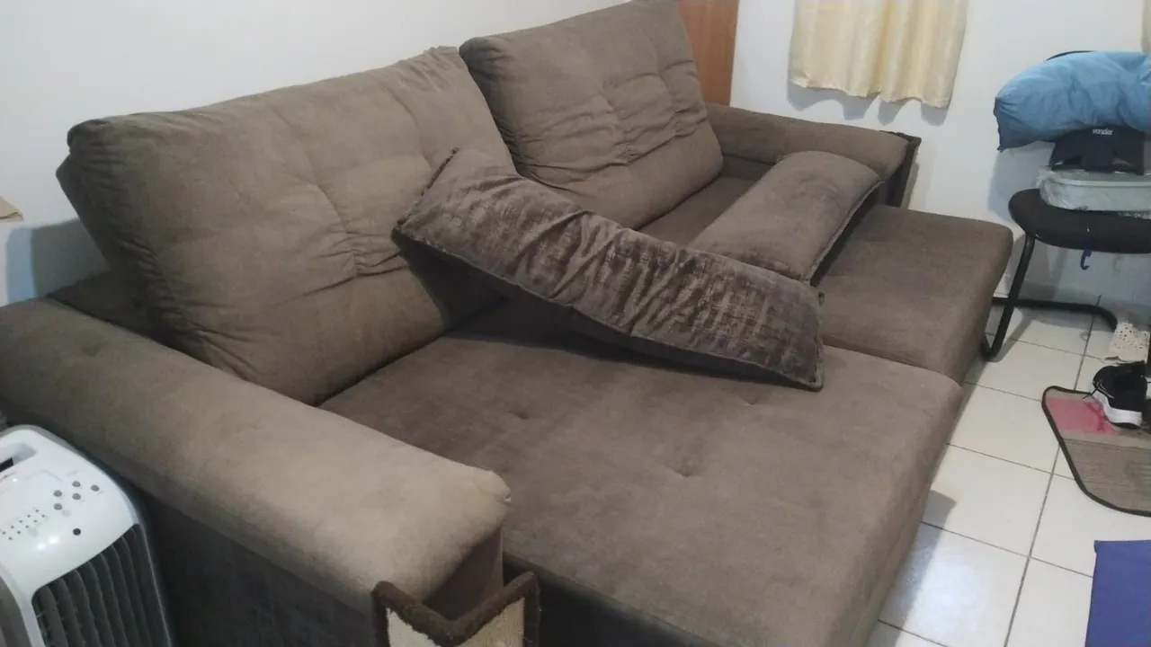 Sofá 3 lugares ICEA (Marca). 2,5m x 1,2m