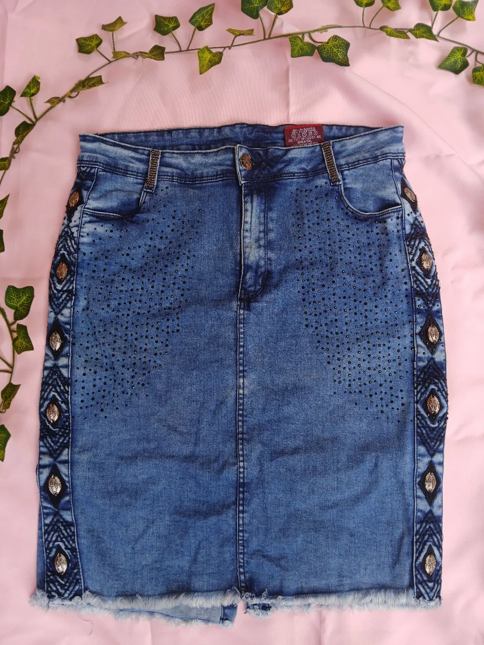 Saia jeans com pedrarias