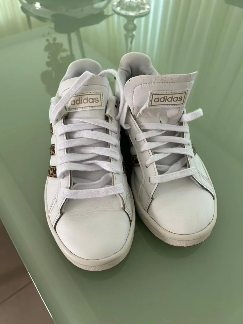 Tênis Adidas Branco com Detalhes
