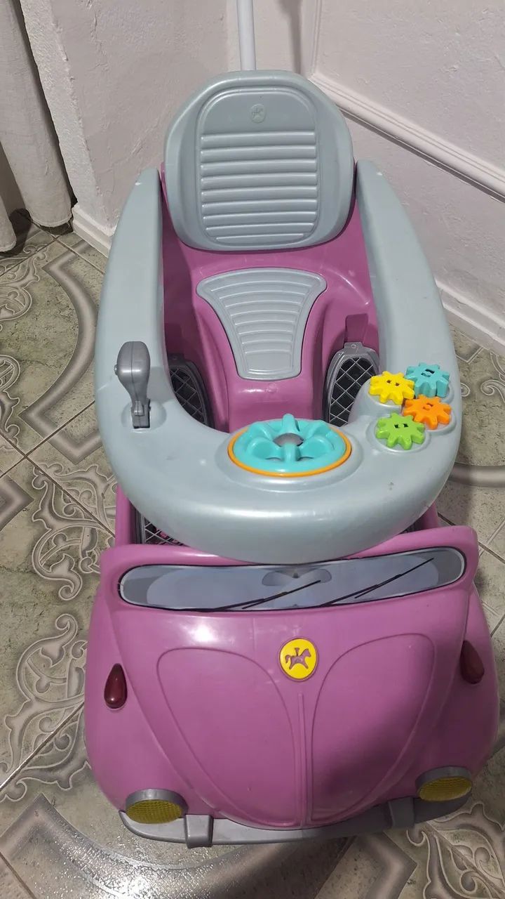 Carro para bebê-menina.