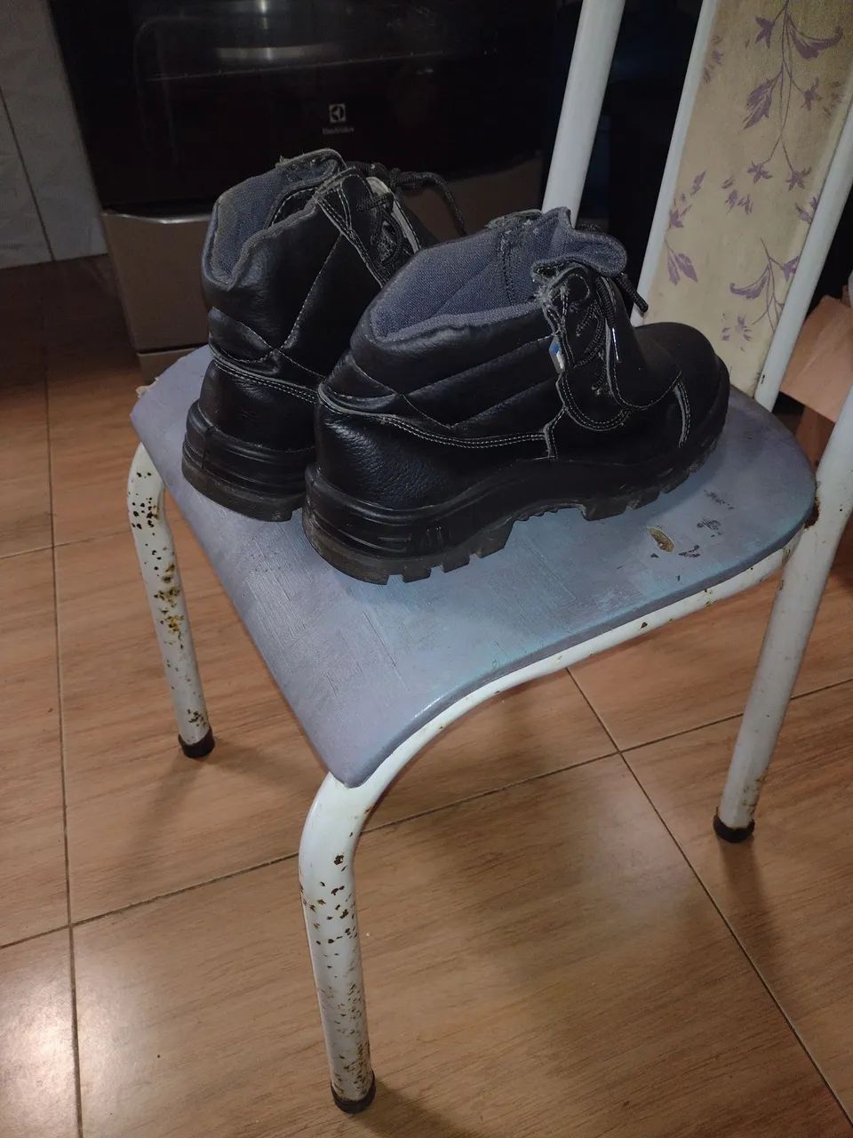 Botas de segurança em couro preto - Foto 2
