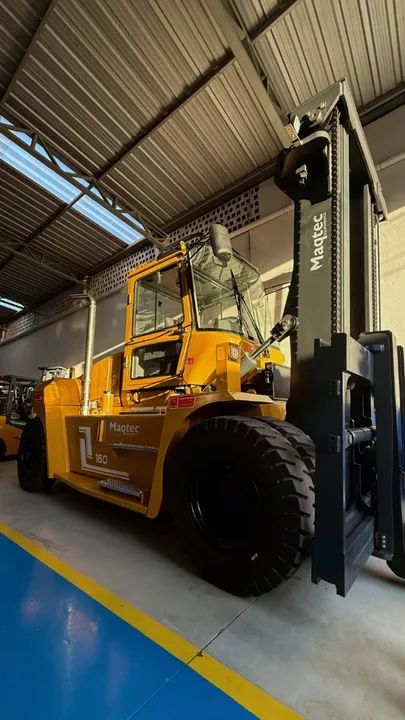 Empilhadeira de 16T CABINADA - LOCAÇÃO imediata