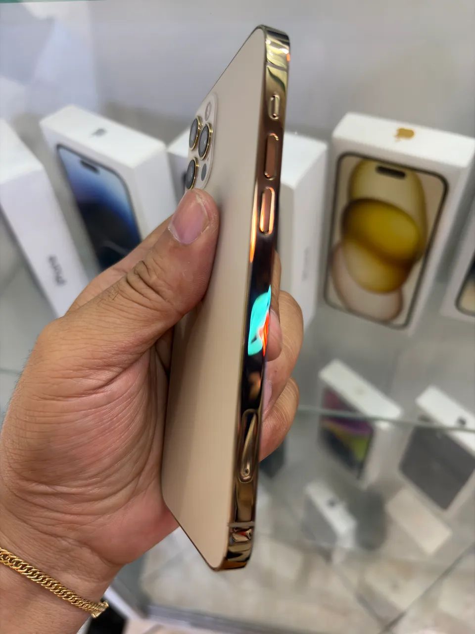 iPhone 12 Pro semi novo Gold  - Foto 4