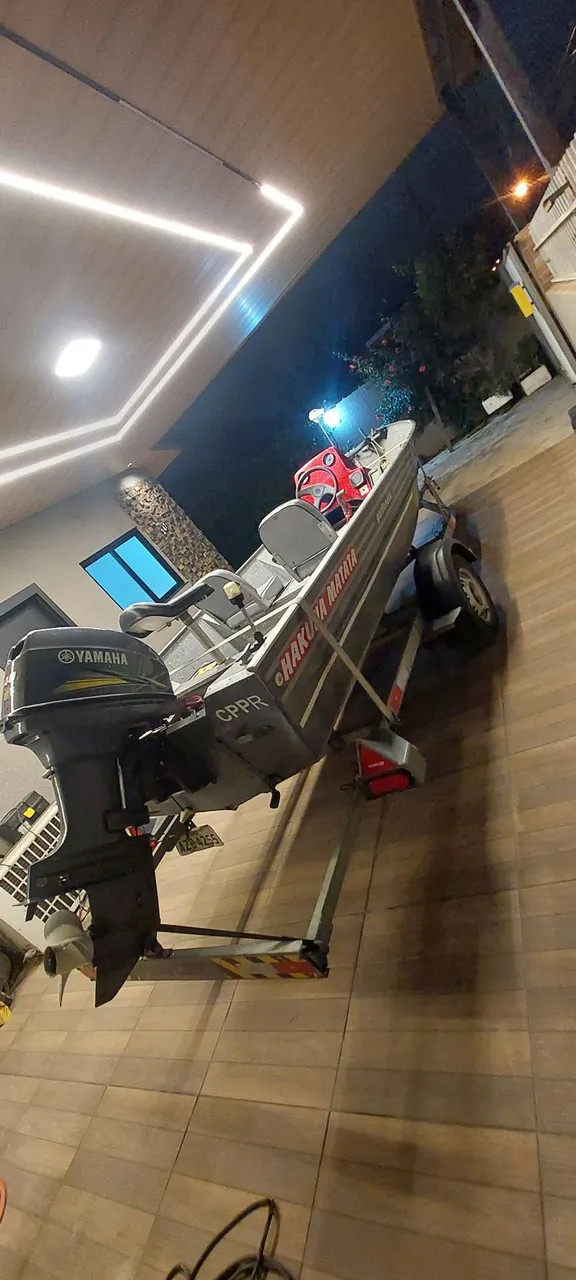 Vendo lindo kit barco motor e carretinha