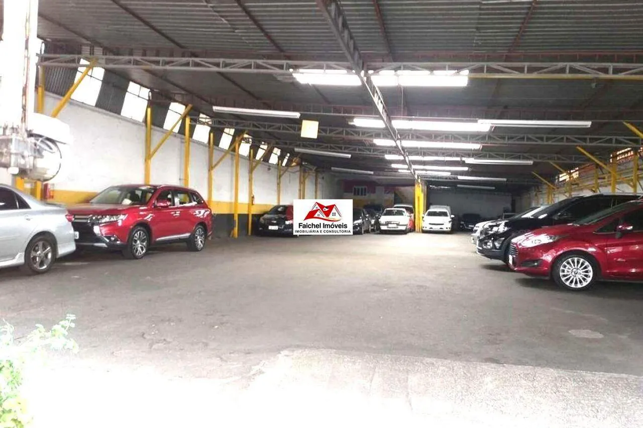 Galpão/Estacionamento de 750m² em rua movimentada com comércios e próximo ao Tatuapé por 3