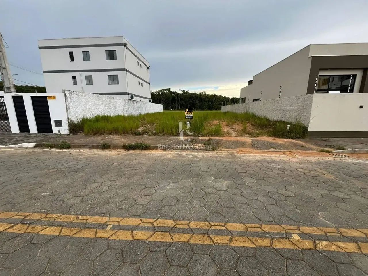 TERRENO A VENDA EM BALNEÁRIO PIÇARRAS