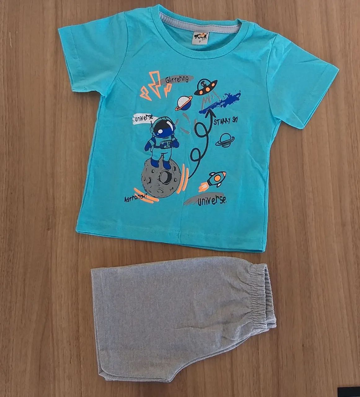 Conjunto Infantil - Camiseta + Shorts - Amarelo - Tamanho 3 Anos - Foto 2