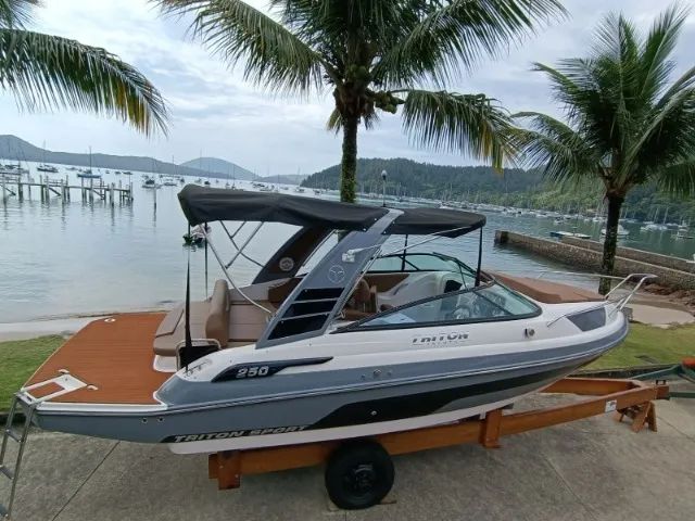 Lancha Triton 250 Cabinada - Cota Náutica Boatlux 