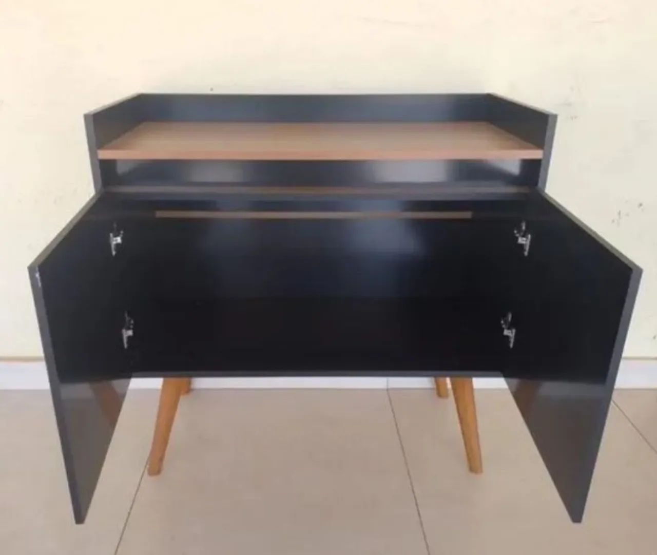 Buffet aparador cantinho do café Gold retrô pés palito, 02 portas, cor off white e preto.. - Foto 4