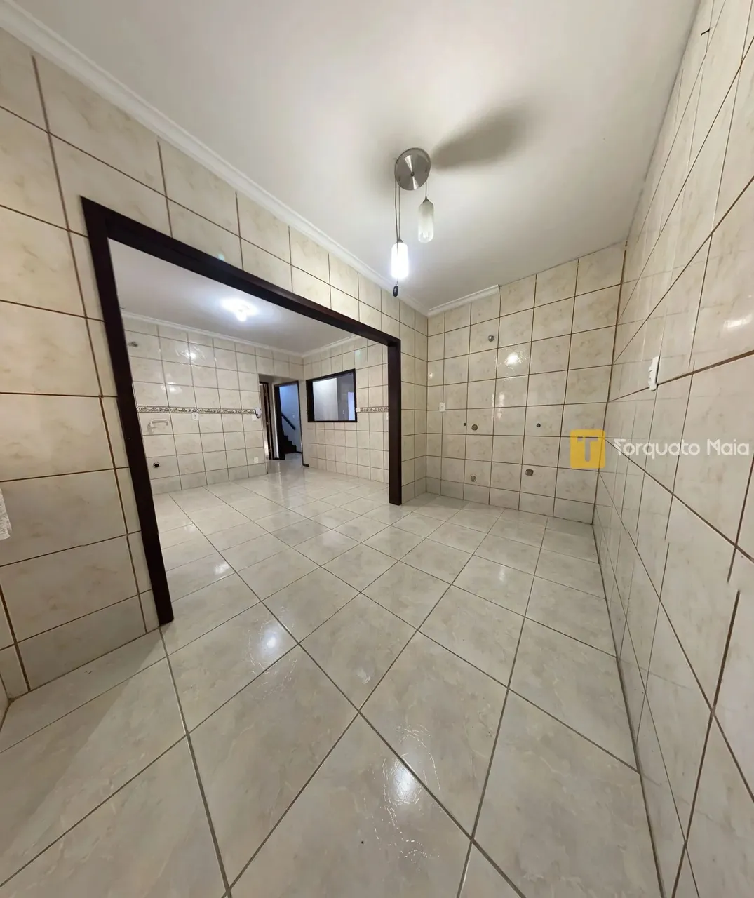 Ampla estrutura comercial com excelente distribuição de espaços e localização estratégica
