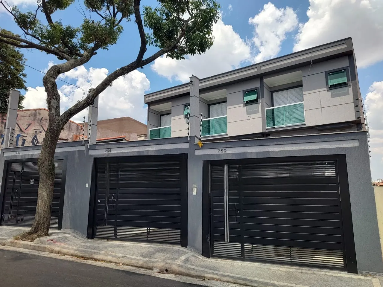 Belo Sobrado novo à venda no Jardim São José (Zona Norte) na Rua Doutor João Toniolo 578