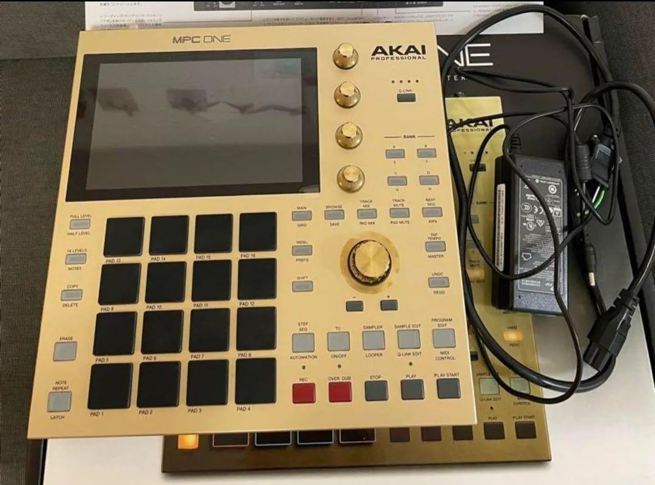 DTM・DAW AKAI MPC ONE Gold Edition AKAI MPC ONE GOLD Quase sem uso ! - Equipamentos e