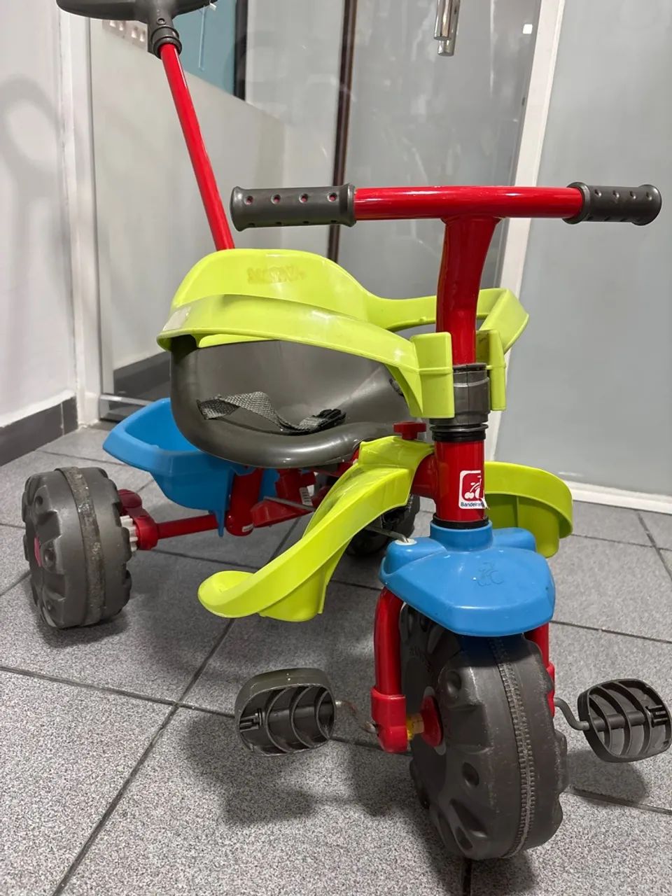 Triciclo Infantil com Haste de Direção - Foto 2