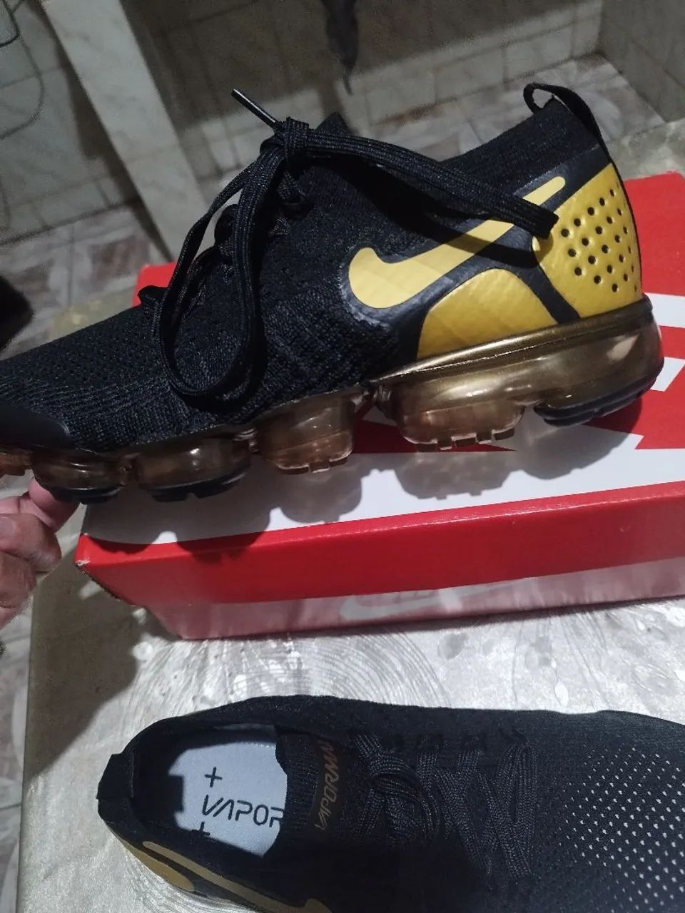 Tênis Nike Air VaporMax Plus - Dourado e Preto 41