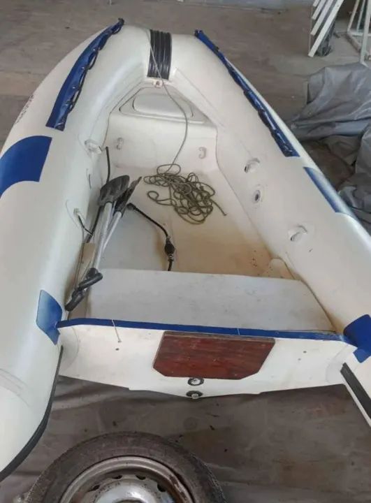 Vendo bote de apoio motor 3HP