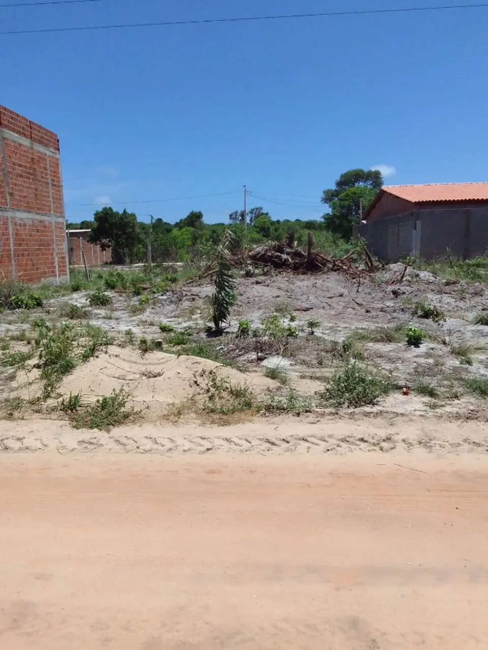 Terreno na Massagueira, medindo 6,00 x 19,00mertros próximo da Carajás
