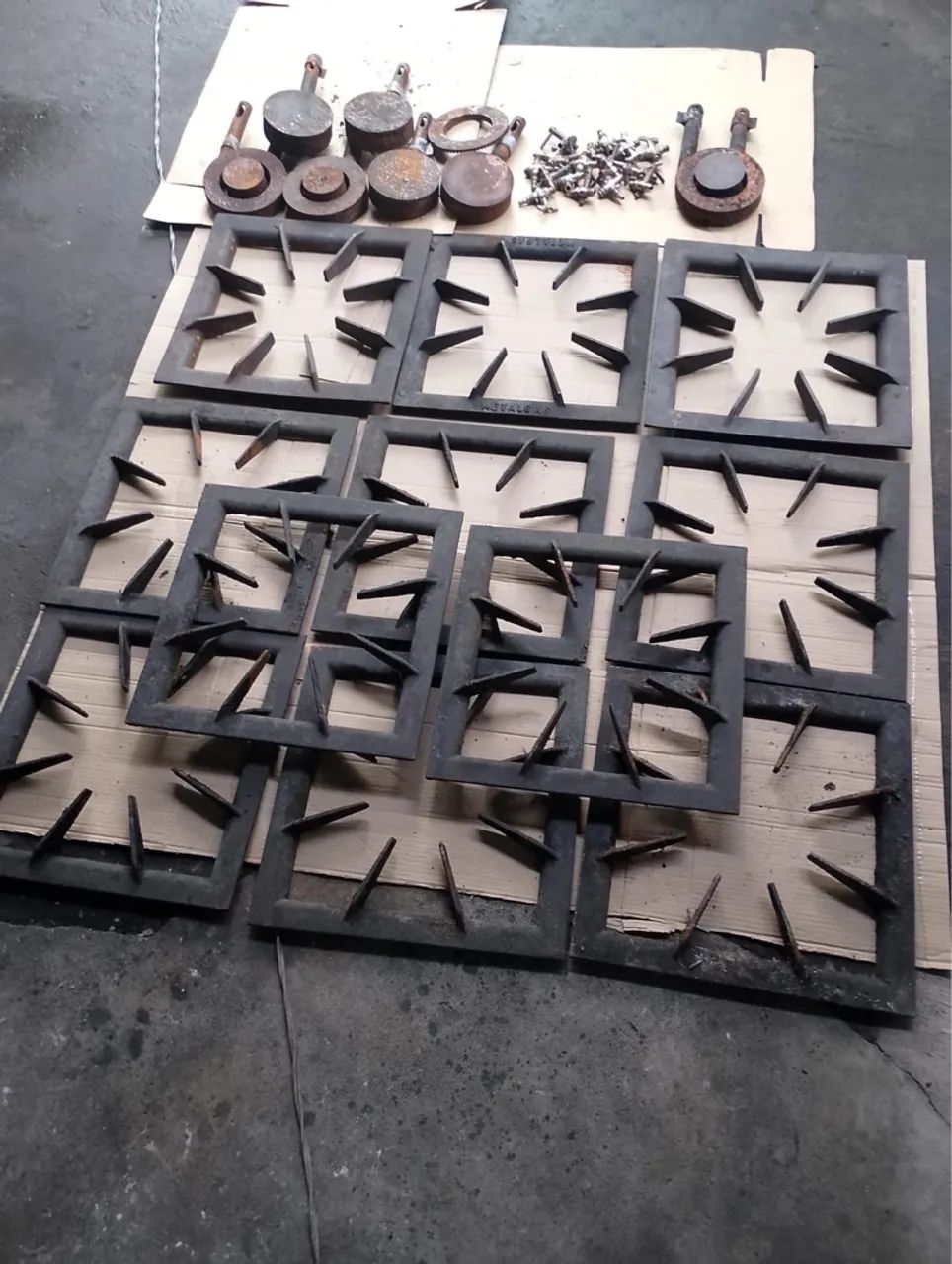 Fogões de Aço Fundido - 9 Peças