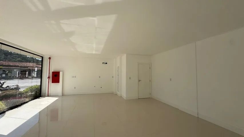 Locação Comercial  - Sala Nova com 80m² 1 banheiro - Praia Brava  - Foto 5