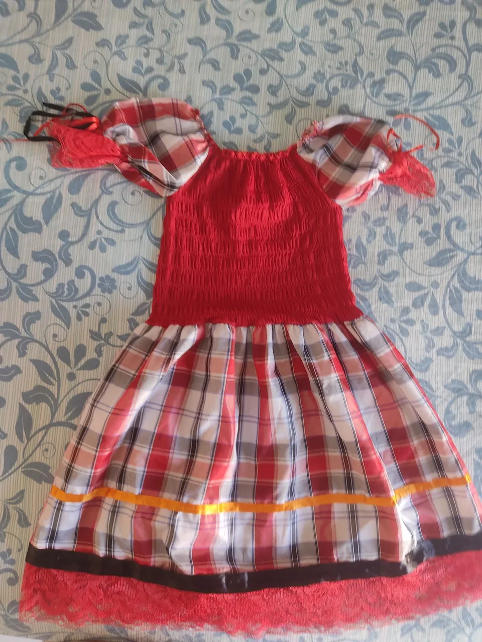 Vestido xadrez infantil com mangas bufantes