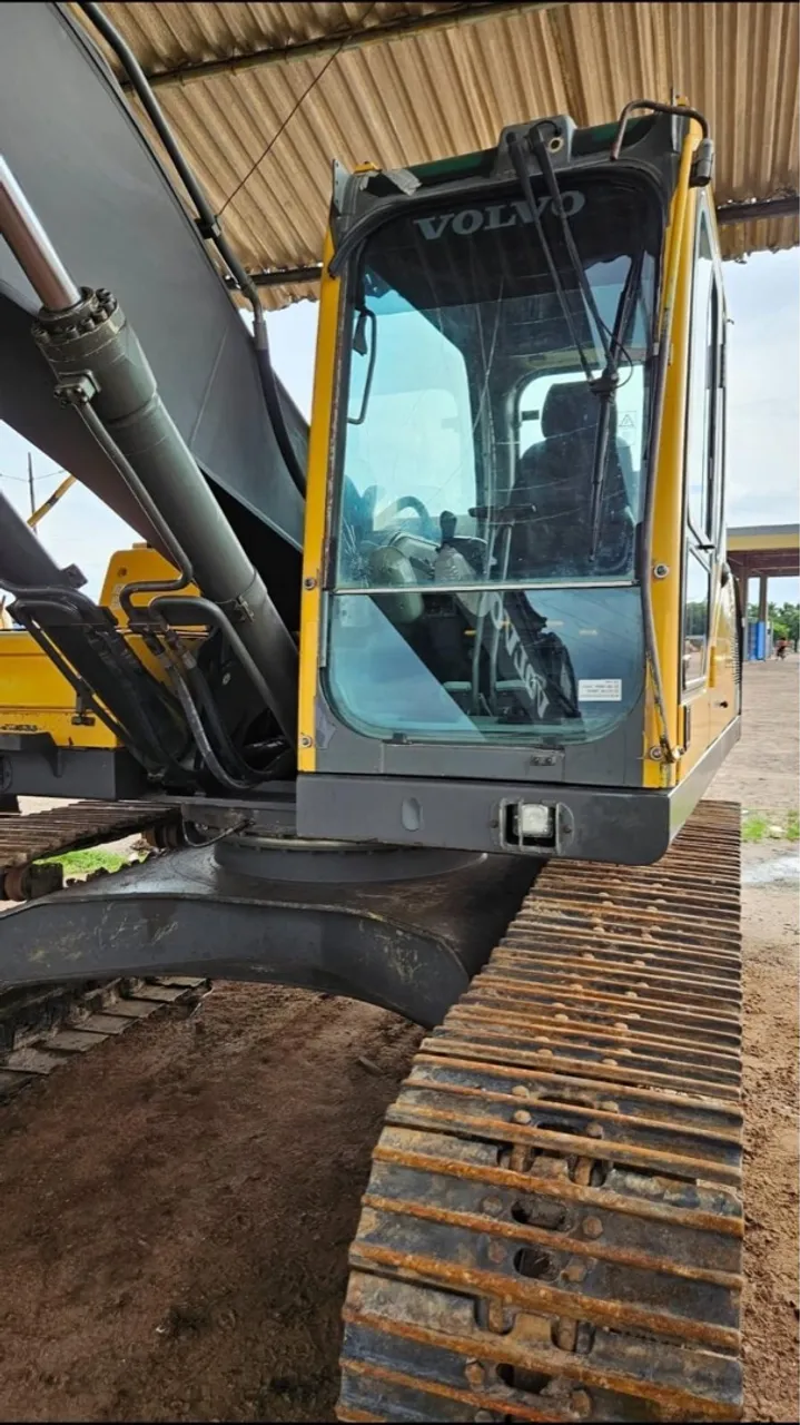 Volvo EC210B - Escavadeira Hidráulica