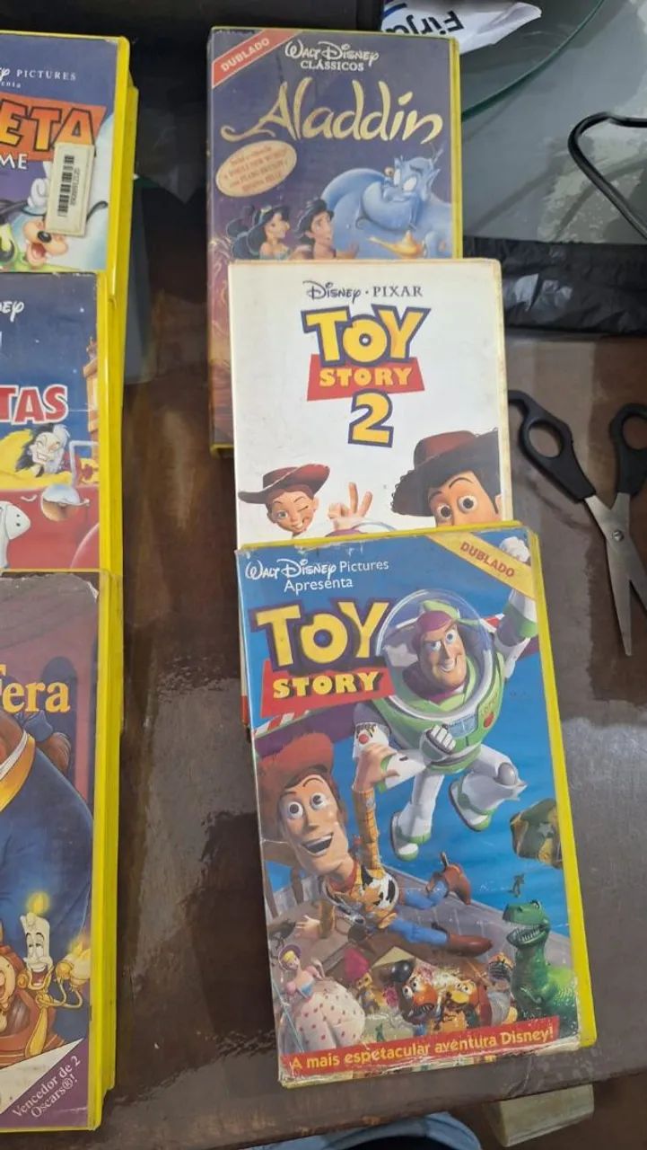 6Filmes Disney VHS - Pateta O filme, 101 Dálmatas, A Bela e a Fera, ToyStory 1e2 e Aladdin - Foto 3