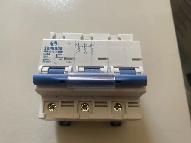 Disjuntor Din 3p Tripolar 100a Shb3-10ka Soprano