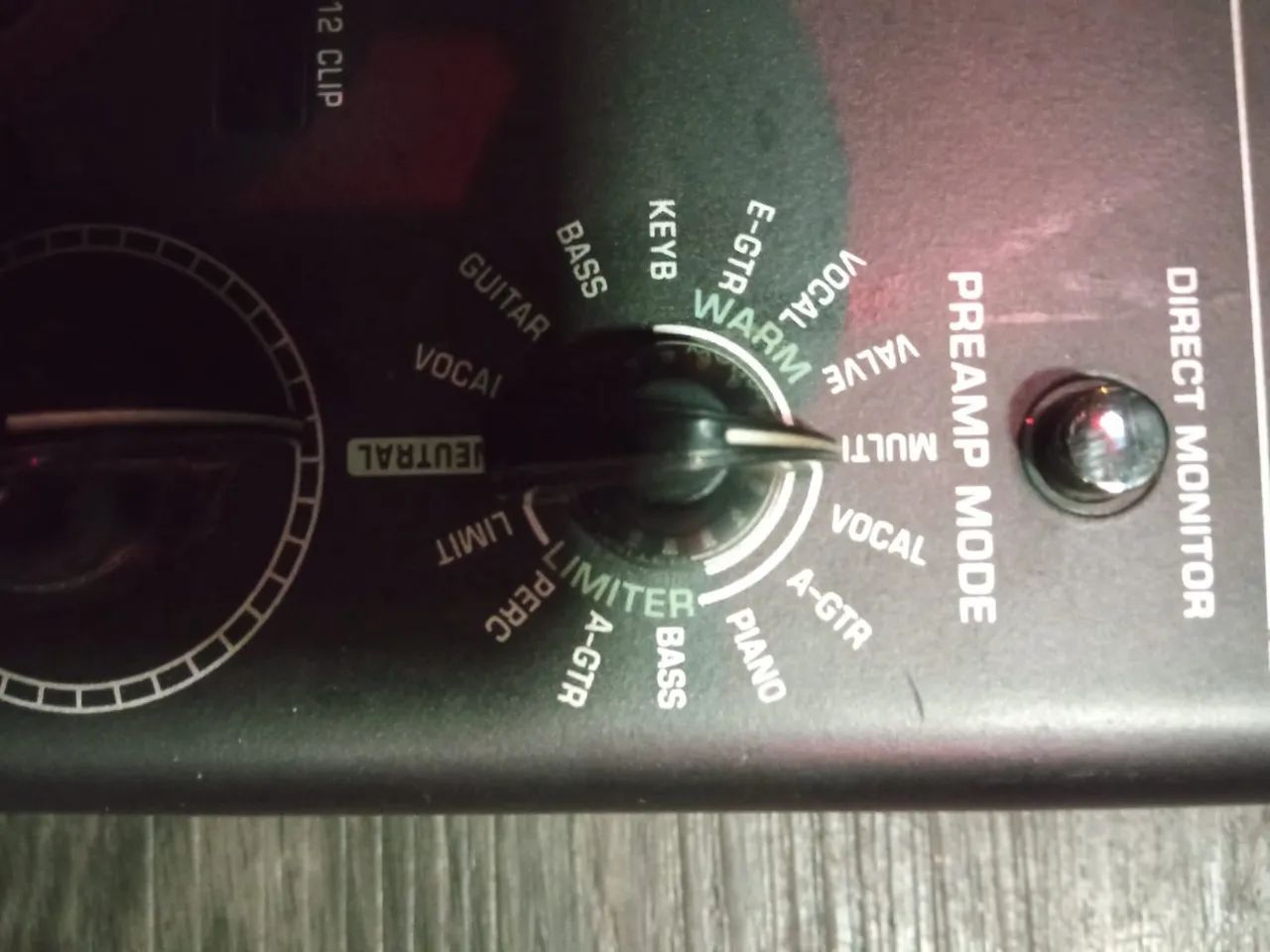 Pré-amplificador Valvulado e Interface USB - Behringer MIC 500 - Foto 3