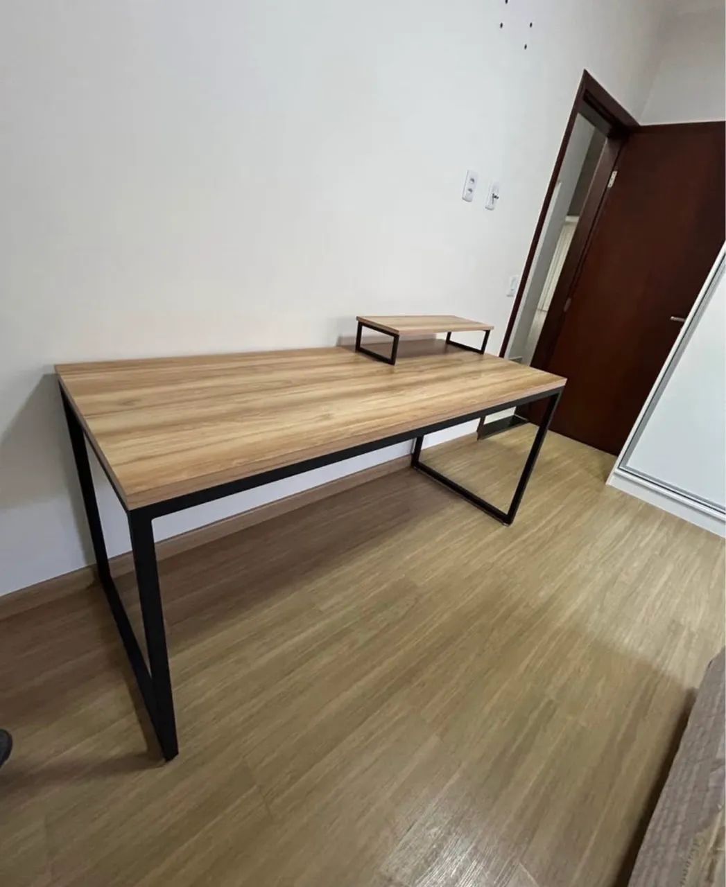 Mesa estilo industrial para escritório