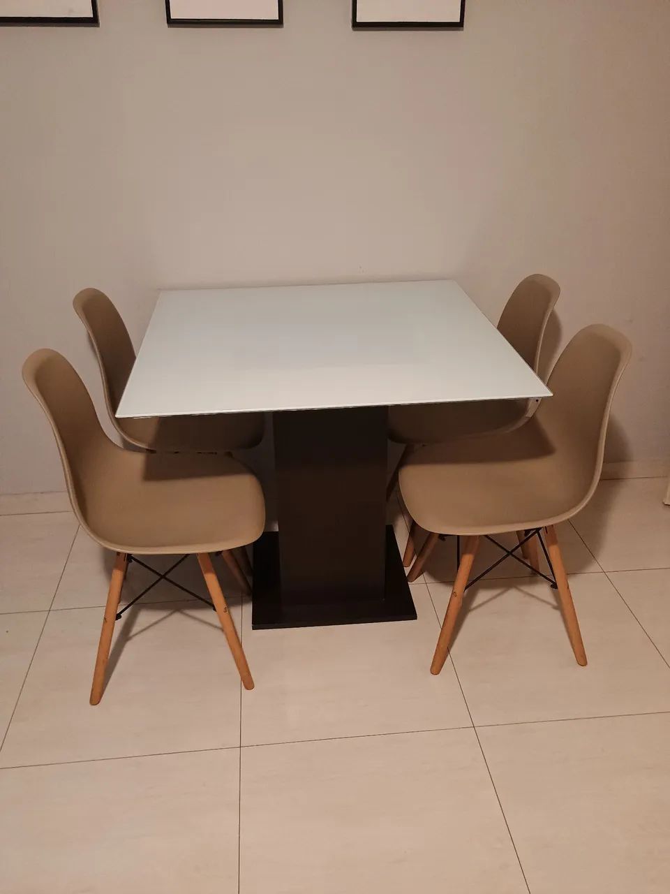 MESA COM 4 CADEIRAS  - Foto 2