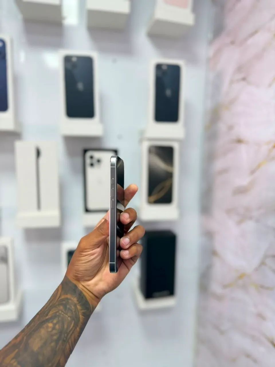 IPHONE 16 PRO 256GB<br>R$ 4.599 - Foto 3