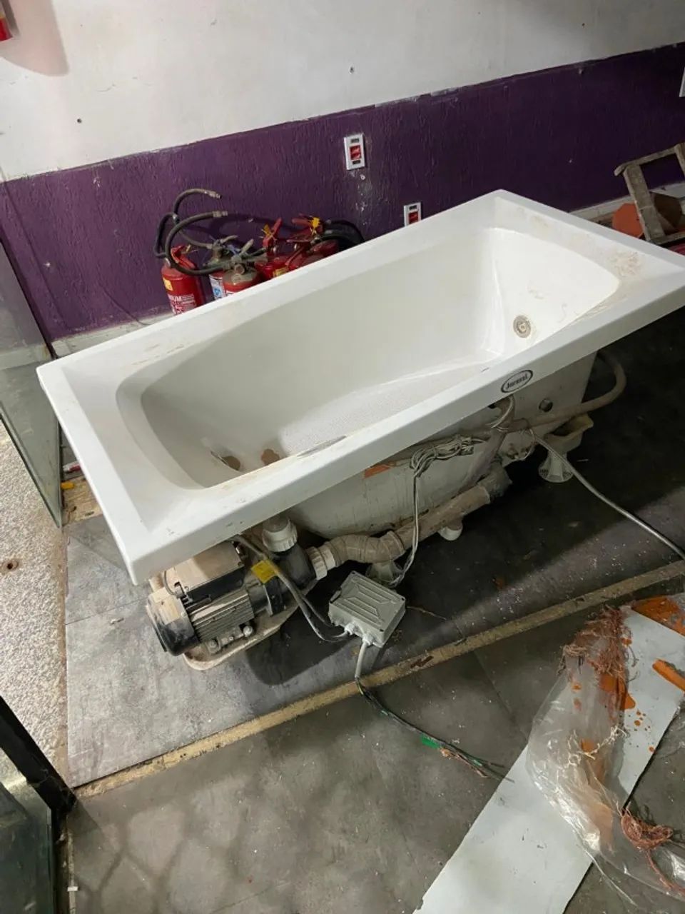 Jacuzzi banheira nova, com aquecimento , com 1,80 m de comprimento por 0,50 m de largura  - Foto 4