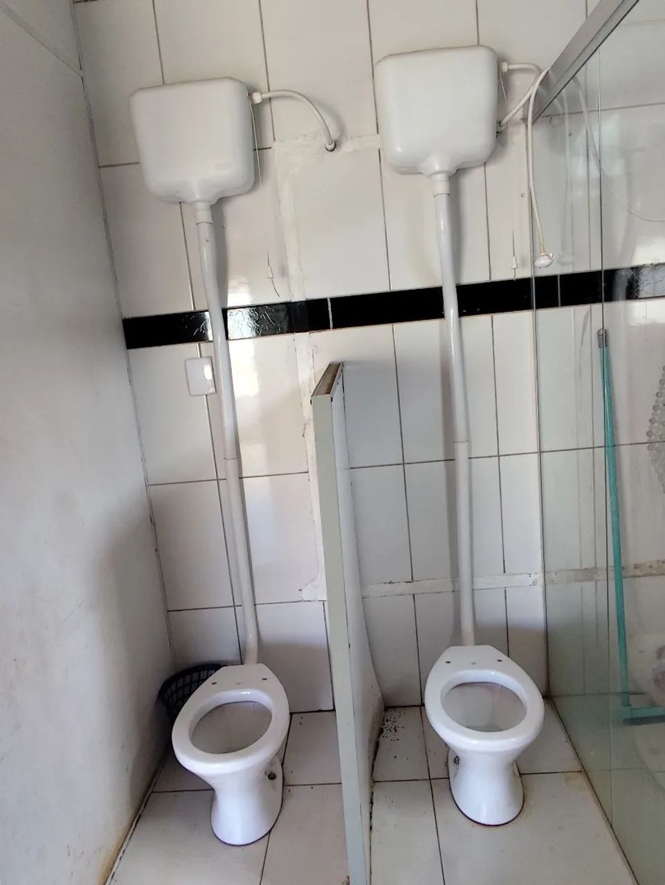 Vendo dois vasos infantis com descarga elevada 