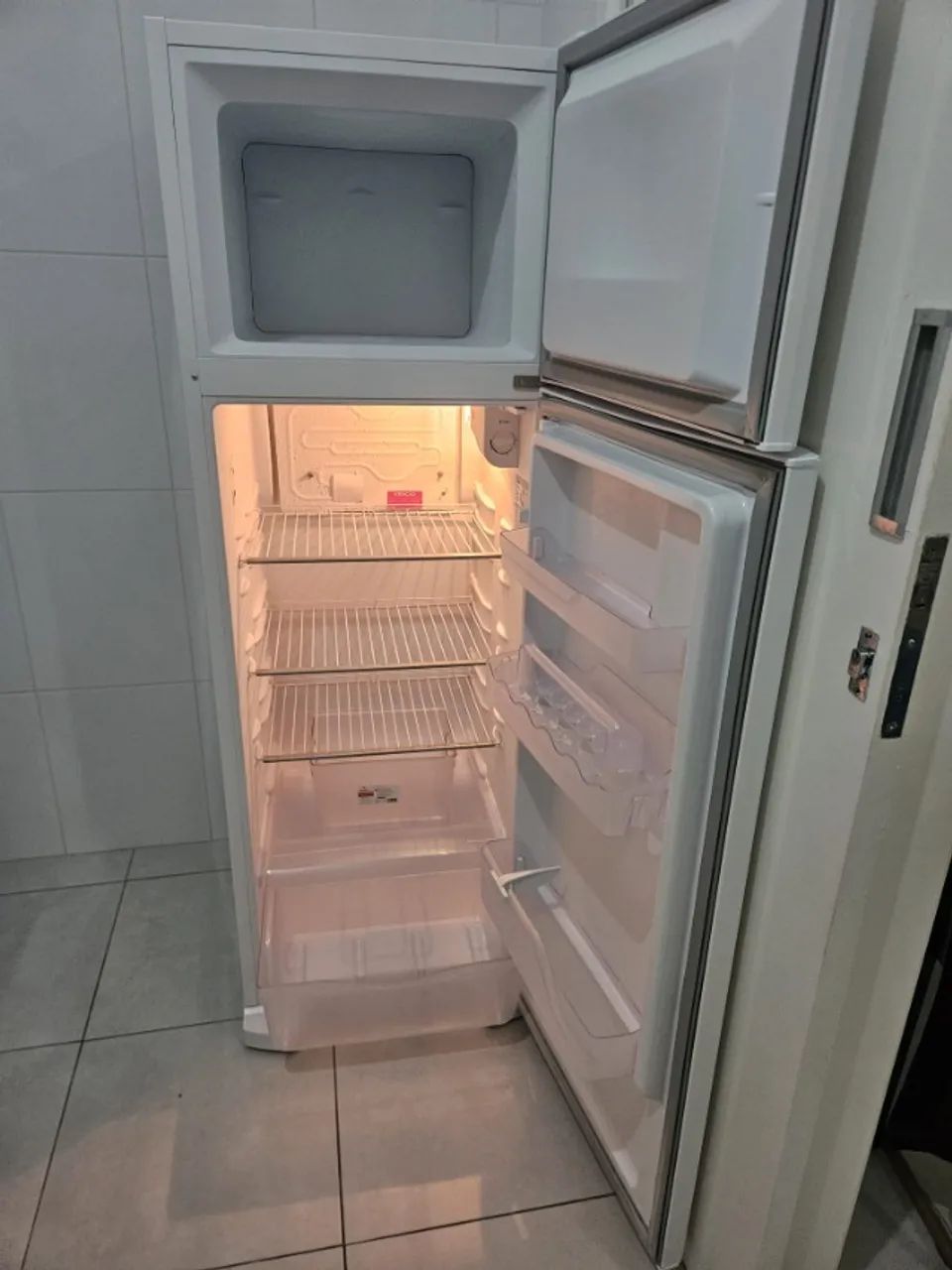 Geladeira Eletrolux 260 litros - Foto 2