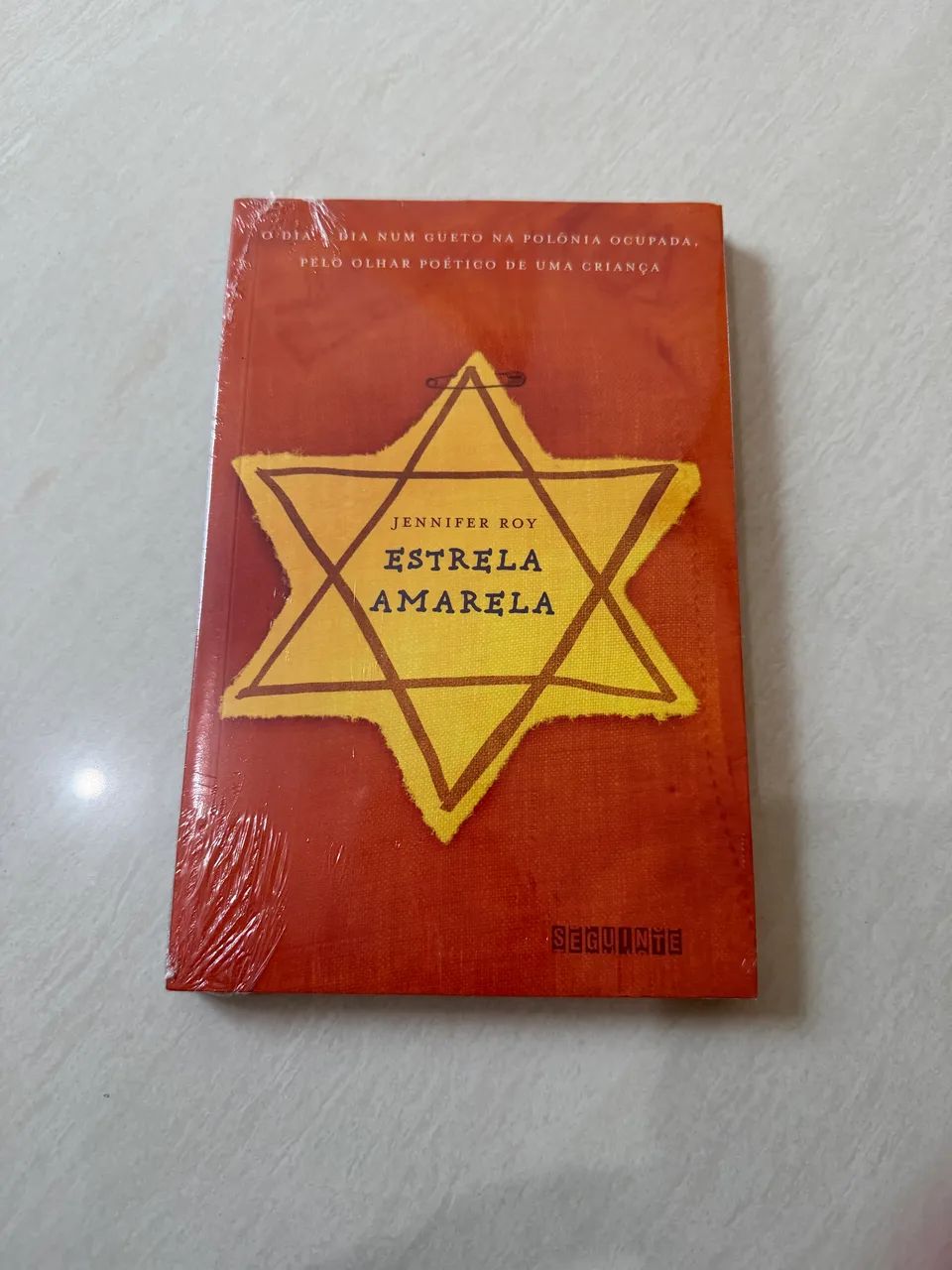 Estrela amarela - livro da Jennifer Roy