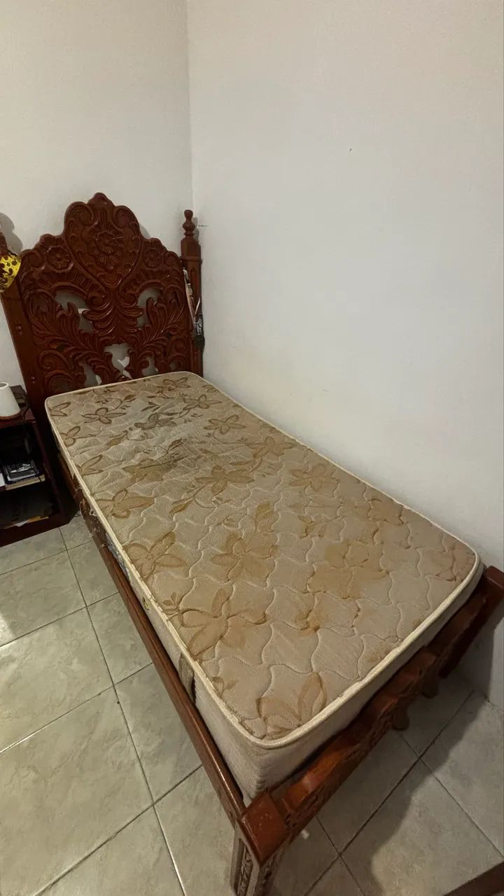 Cama antiga de madeira - Foto 2