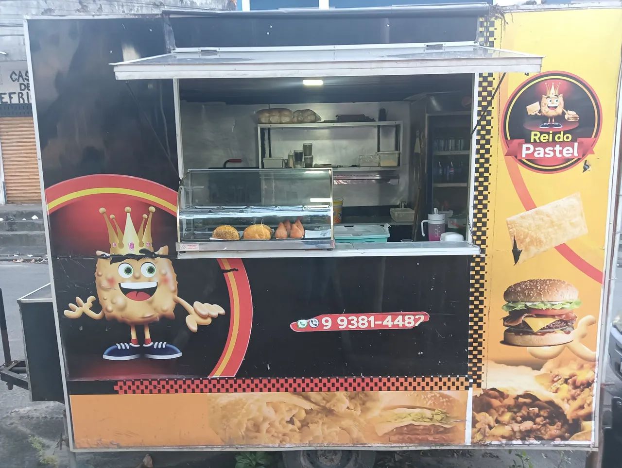Vendo um trailer de lanche.