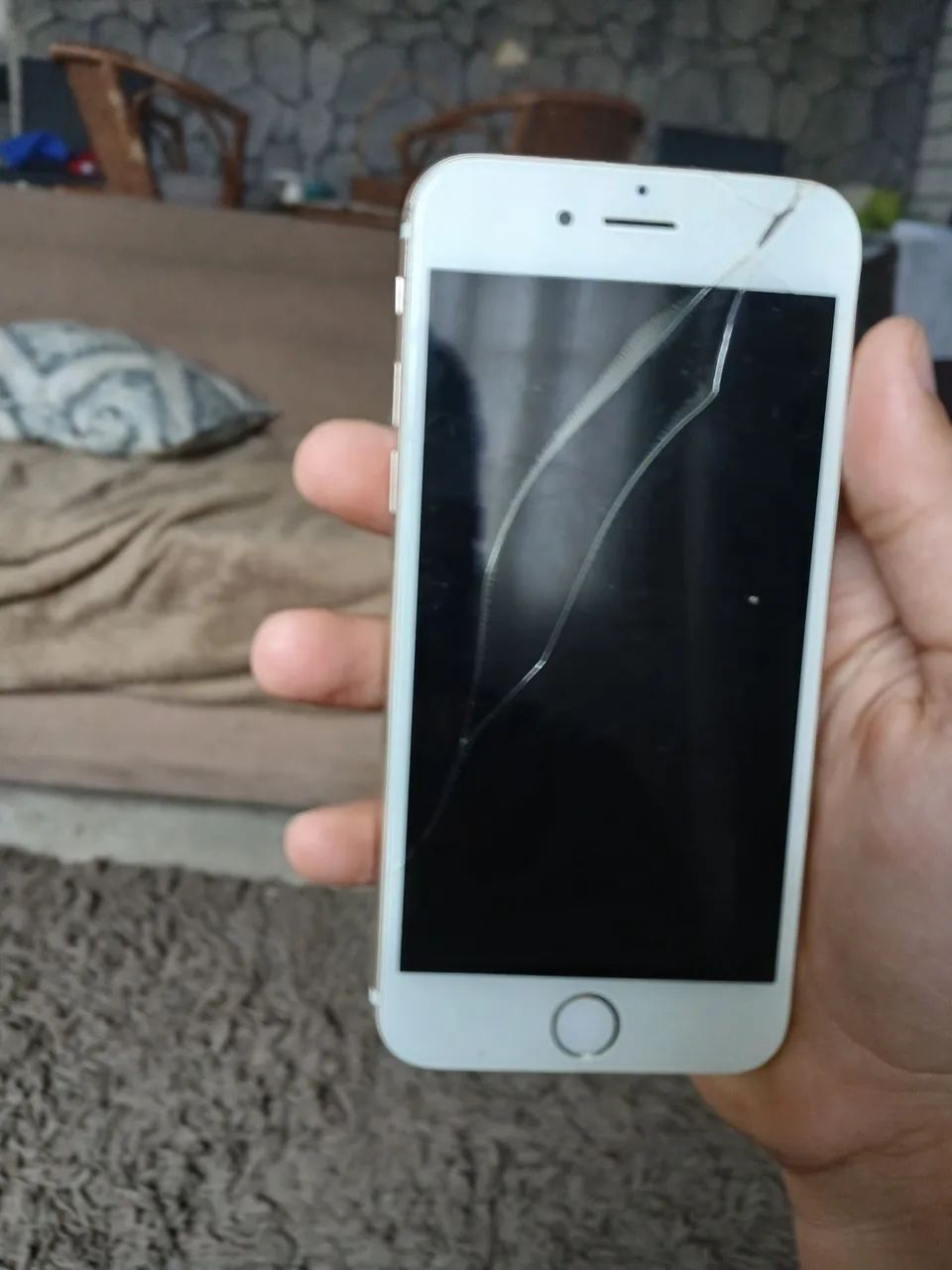 Iphone 6 novo so com um trincado 