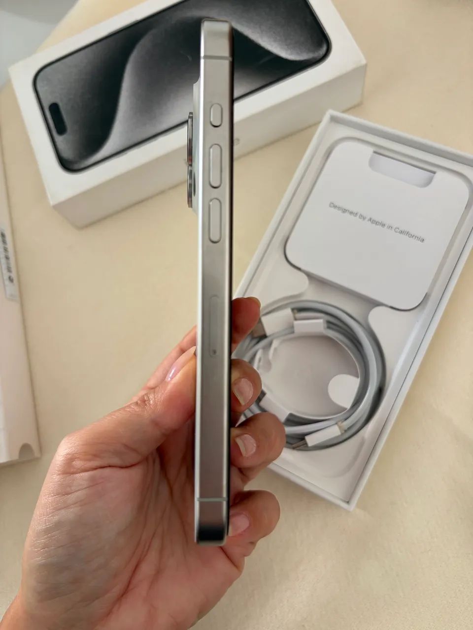 iPhone 15 Pro 256GB White Titanium | Caixa + Capinhas
