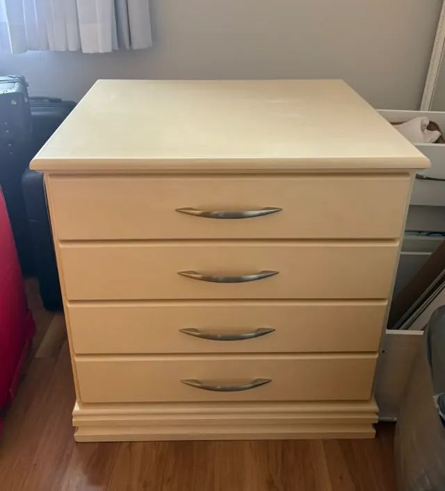 Quarto completo - cômoda, 2 criados-mudos, cabeceira e 2 guarda-roupas - Foto 2