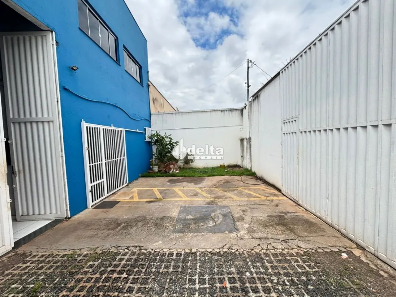 Galpão disponível para locação no bairro Dona Zulmira em Uberlândia-MG 2