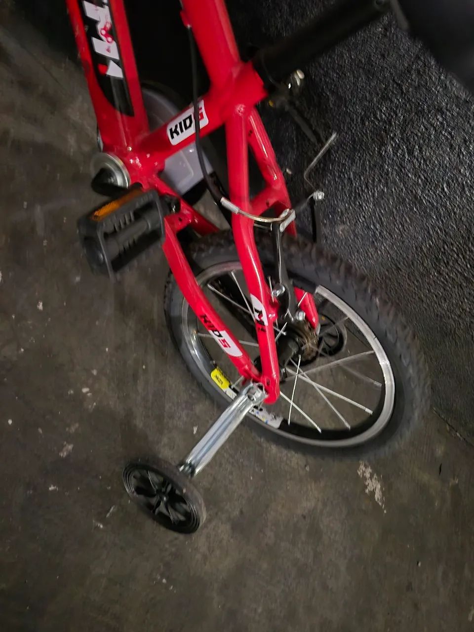 Bicicleta infantil com rodinhas - Foto 2