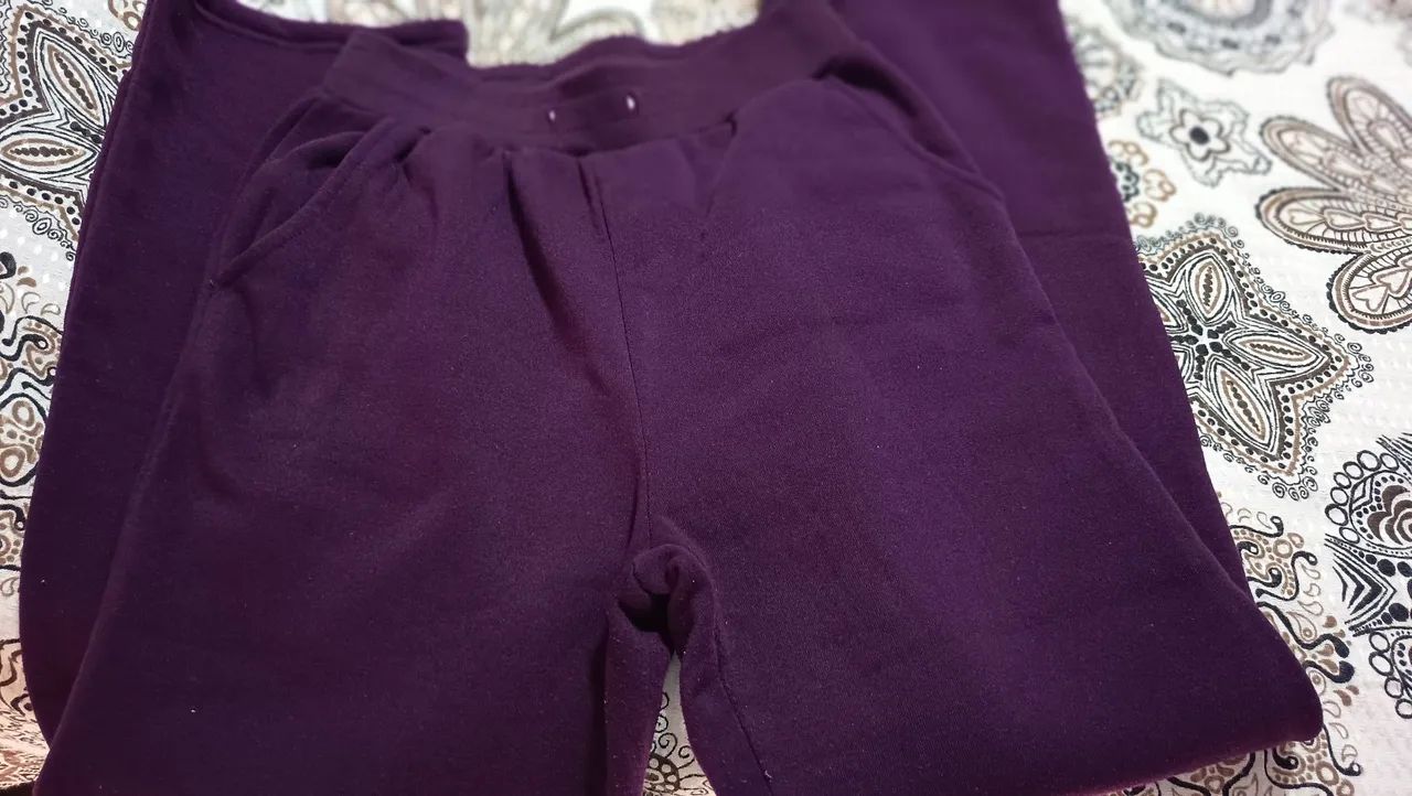 Calça moletom roxa P grande seminova - Foto 2