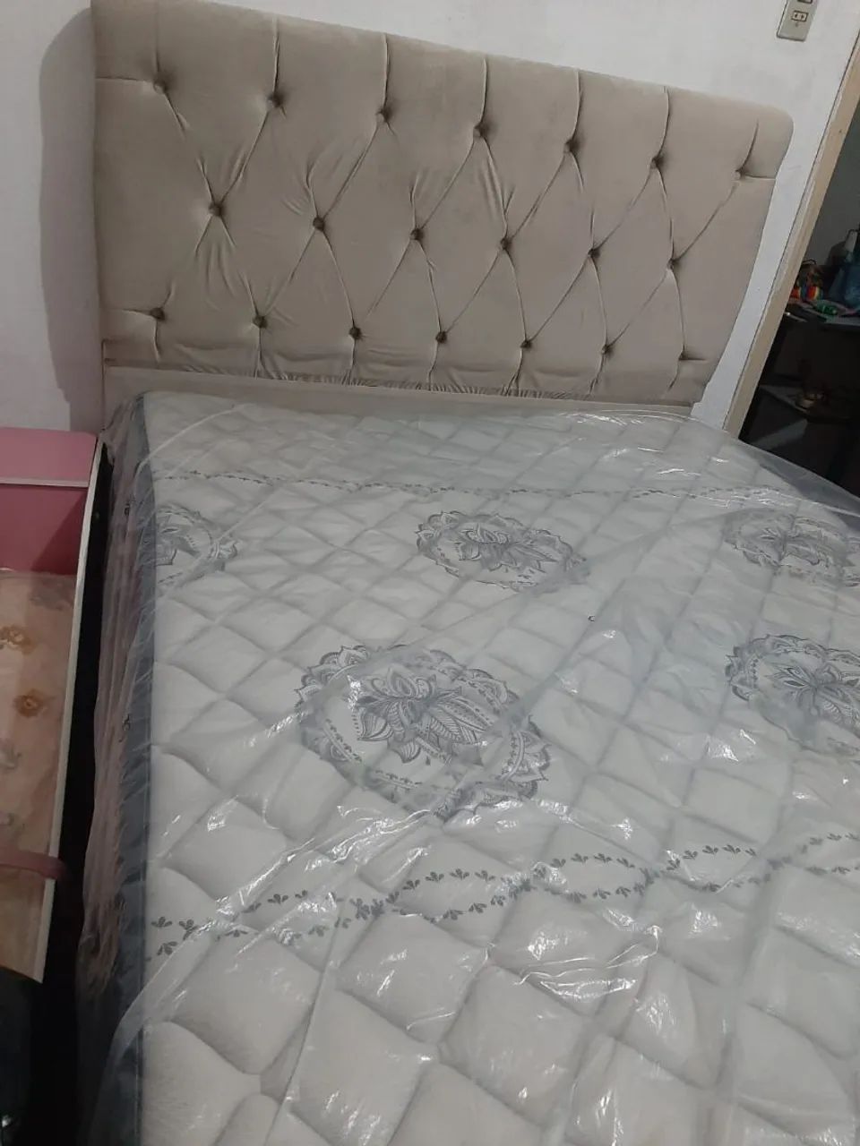 Cama casal, com cabeceira acoxoada, 600 a cama e junto com o colchão 1000 - Foto 4