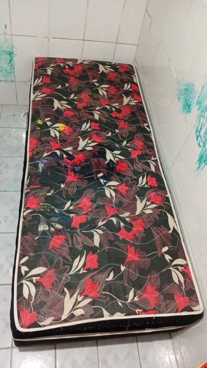 Cama de solteiro usada - boa estrutura