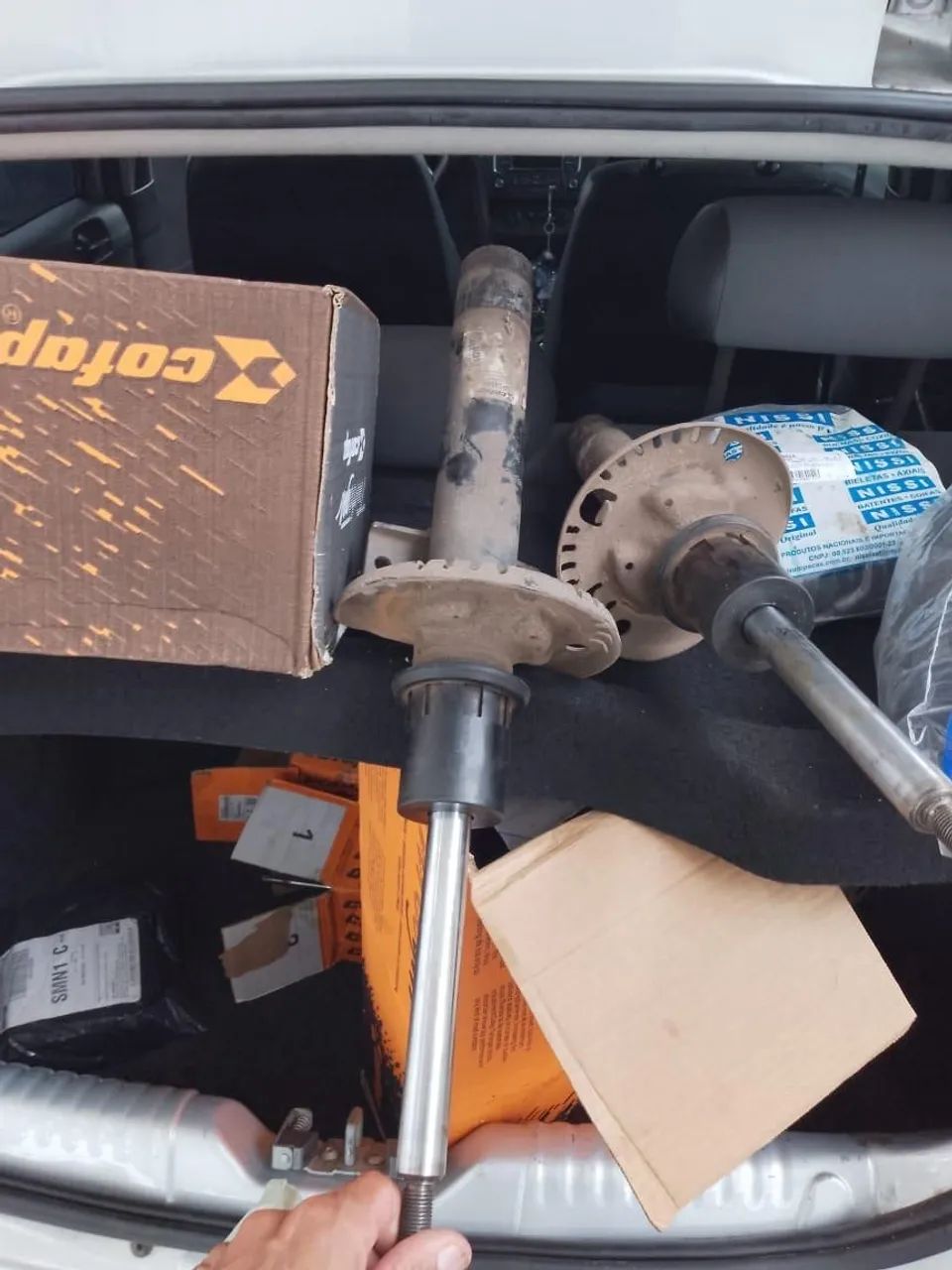 Vendo dois pares de amortecedores do gol em perfeito estado de conservação kits completos  - Foto 3