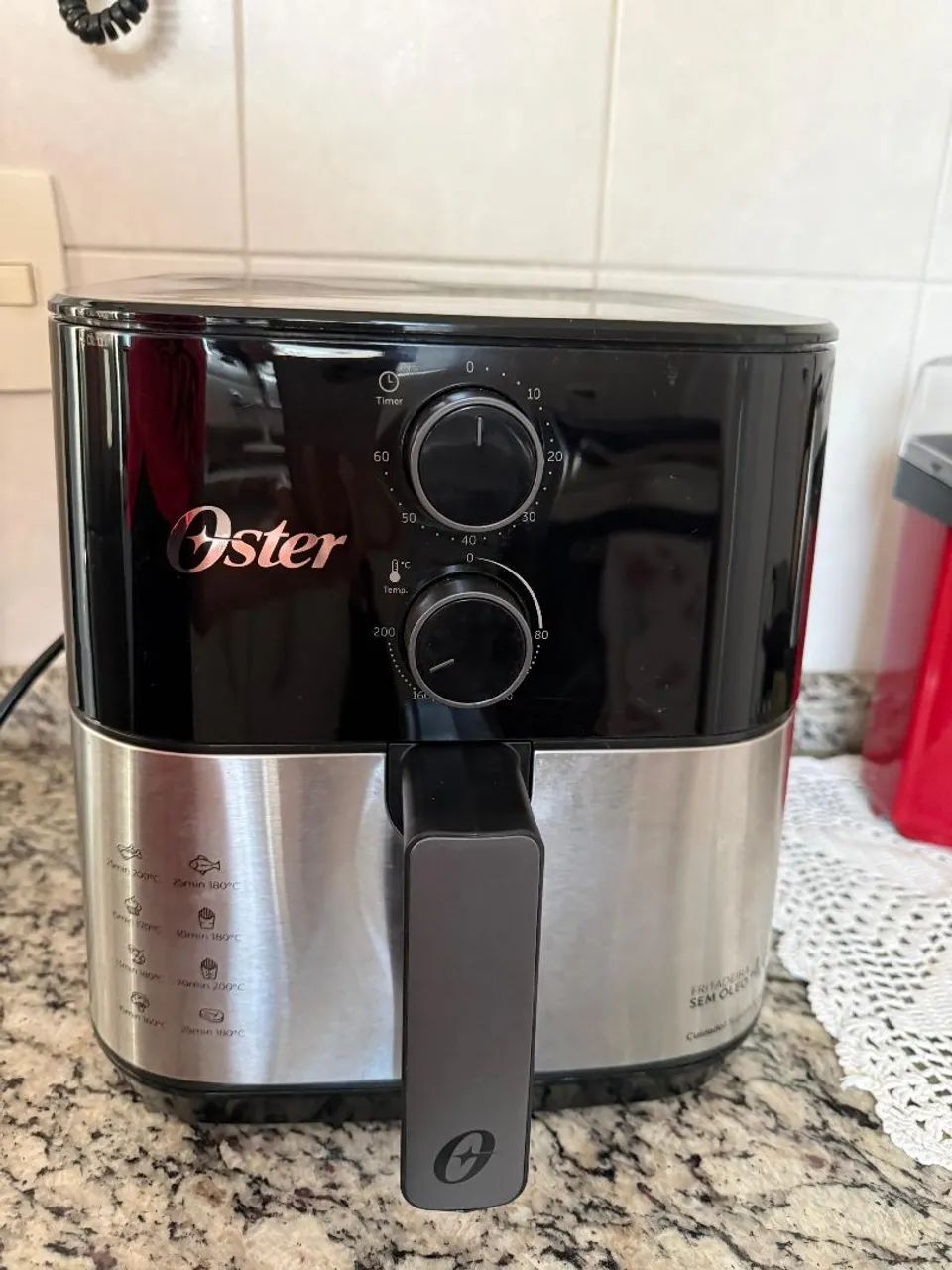 Vendo Airfryer Oster 110V 1.500 W em estado de nova 