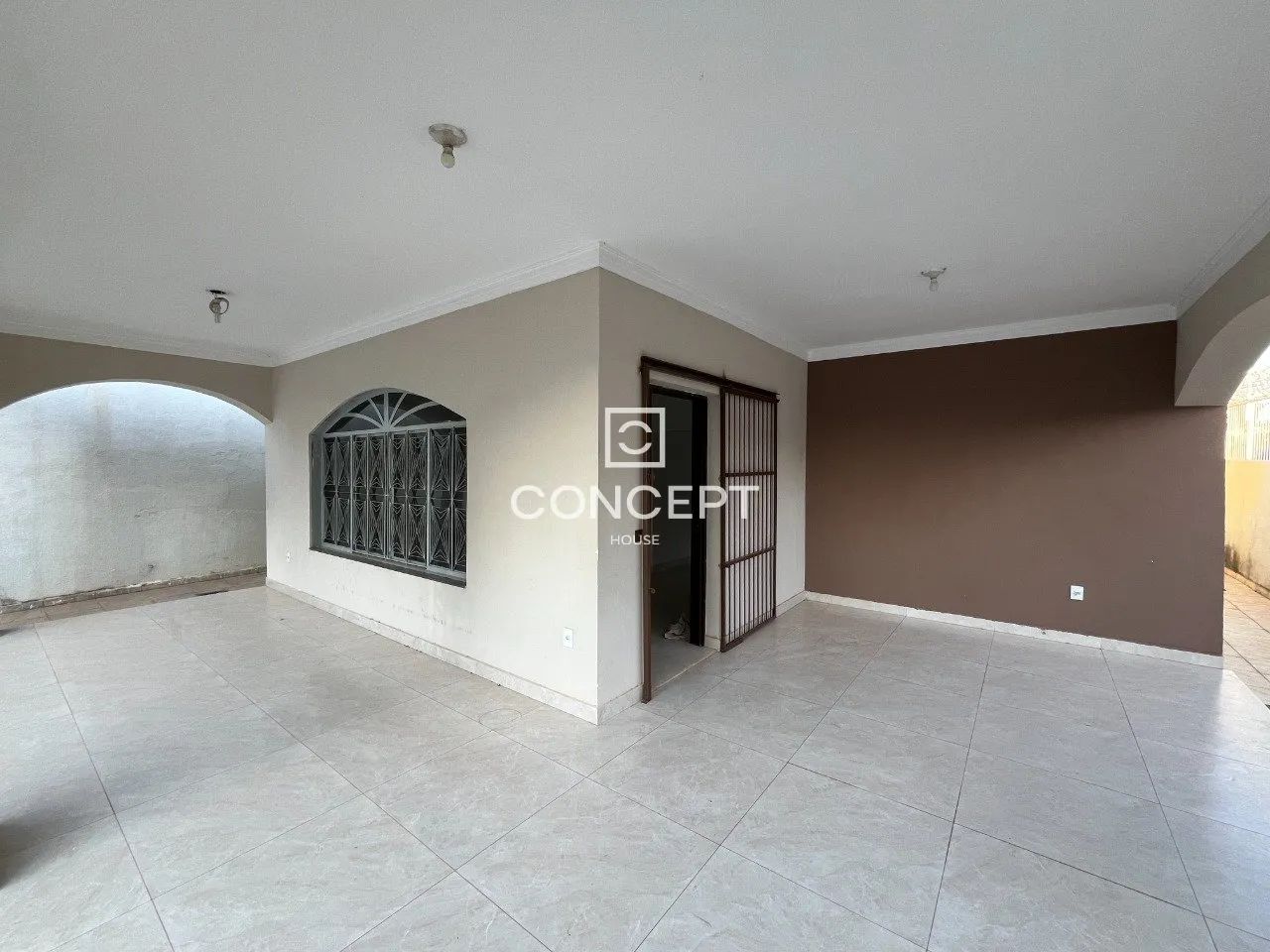 CASA COM 3 DORMITÓRIOS PRÓXIMO DO CENTRO POLÍTICO ADMINISTRATIVO - VENDA