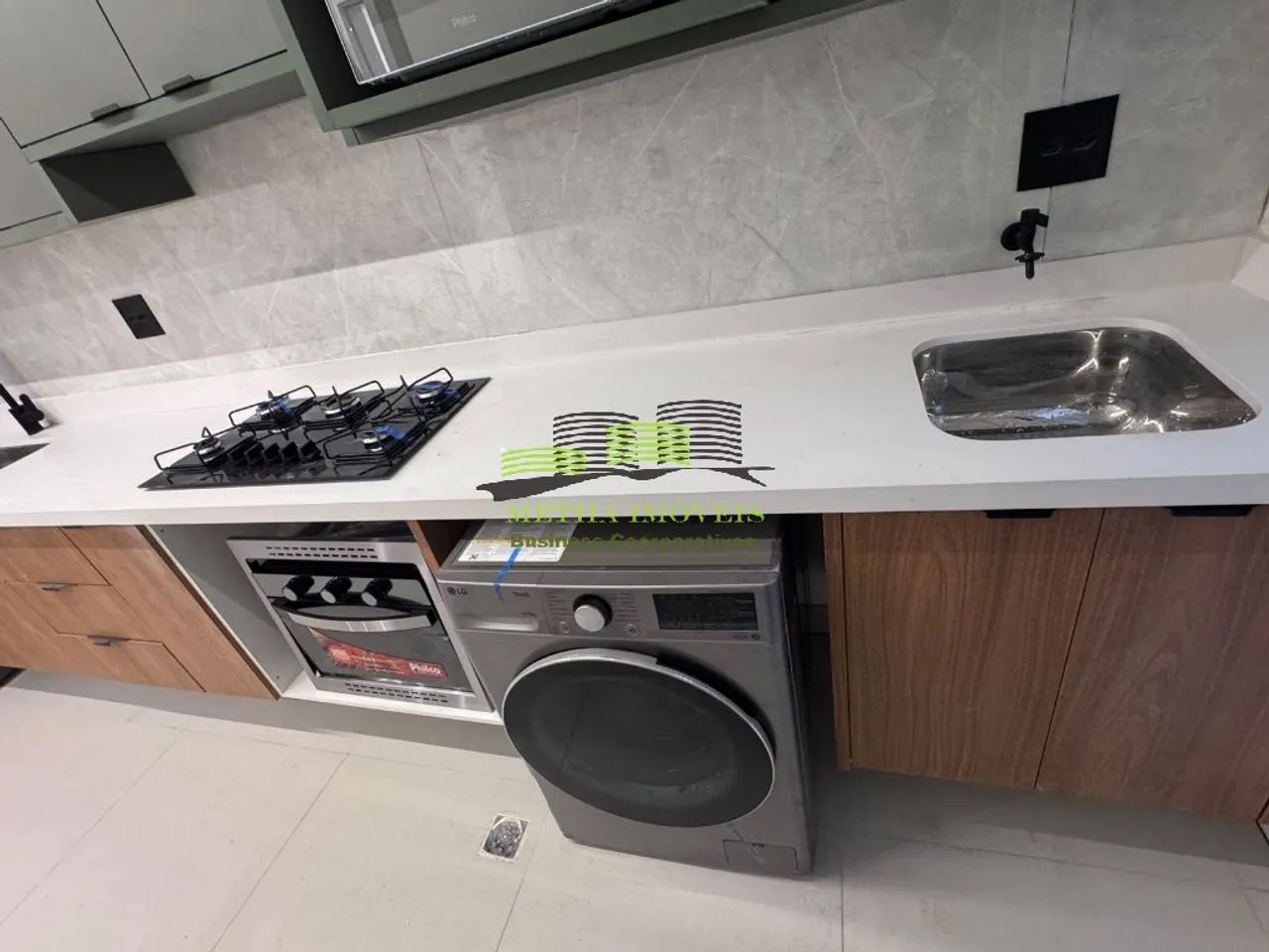BELÍSSIMO APARTAMENTO TOTALMENTE MOBILIADO - VENDA E LOCAÇÃO - Foto 2
