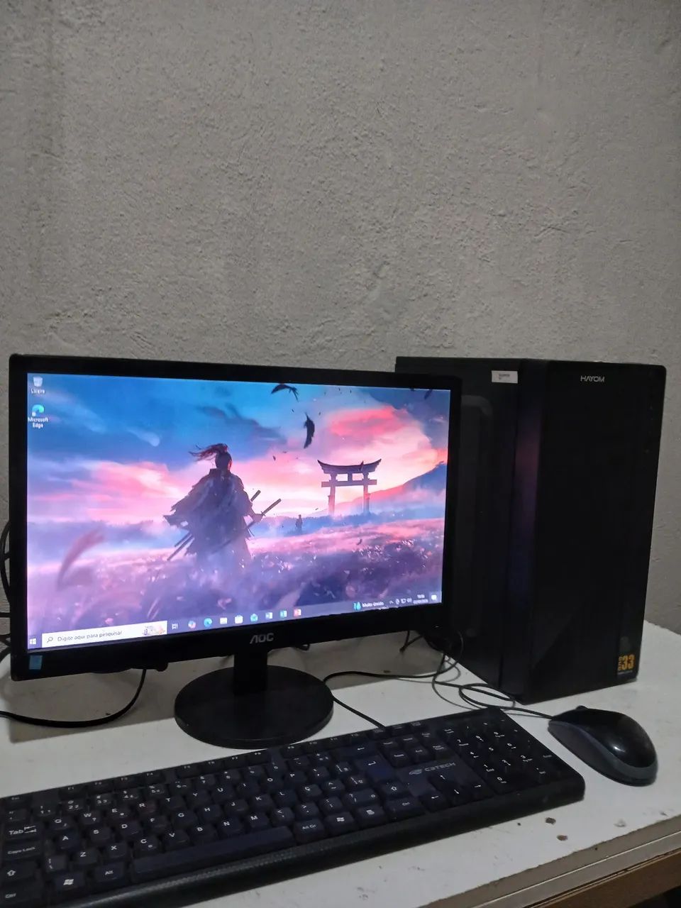 Computador completo roda jogos leves