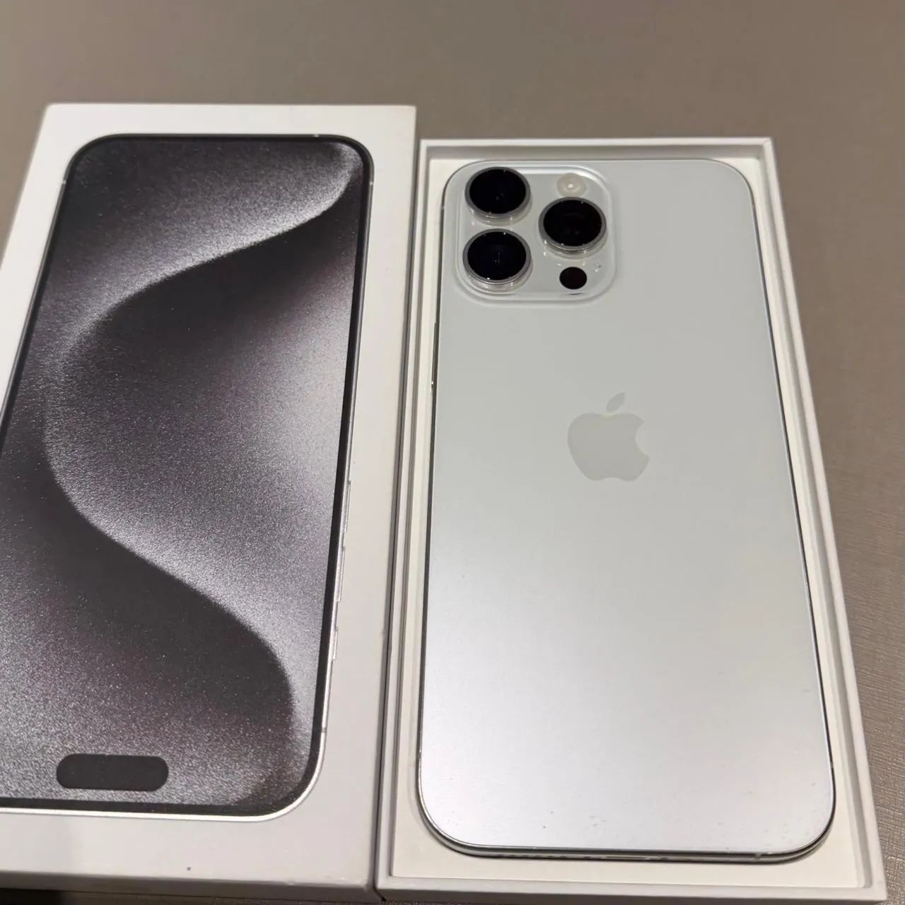 Iphone 15 Pro Max 256gb - Titânio Branco  - Foto 3
